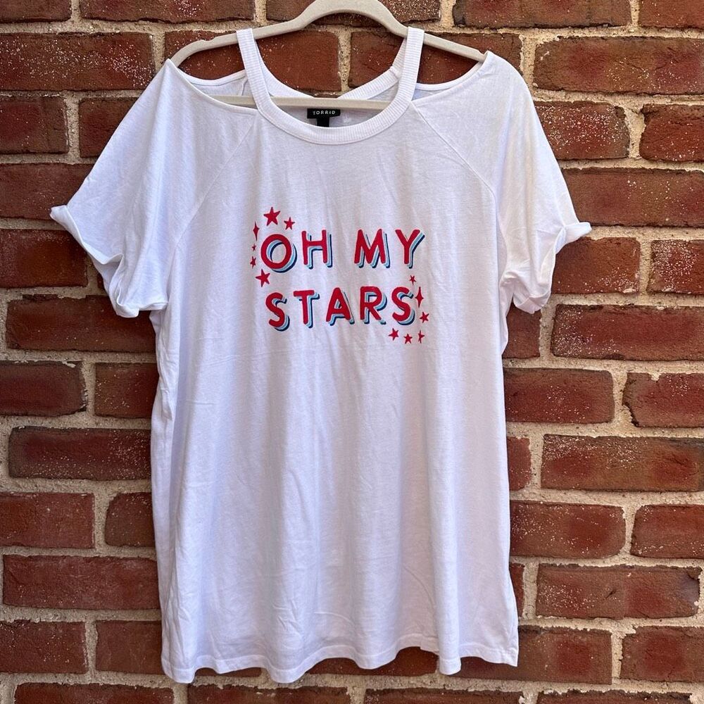Torrid “Oh My Stars” Graphic Cold Shoulder Raglan Tee shirt white 2X NEW